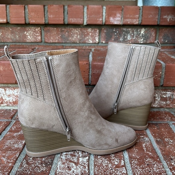 Universal Thread Women's Cypress Winter Faux Suede Wedge Boots Taupe Size 10 - Picture 7 of 7